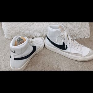 I am selling some Nike blazers, they are a womens size 9